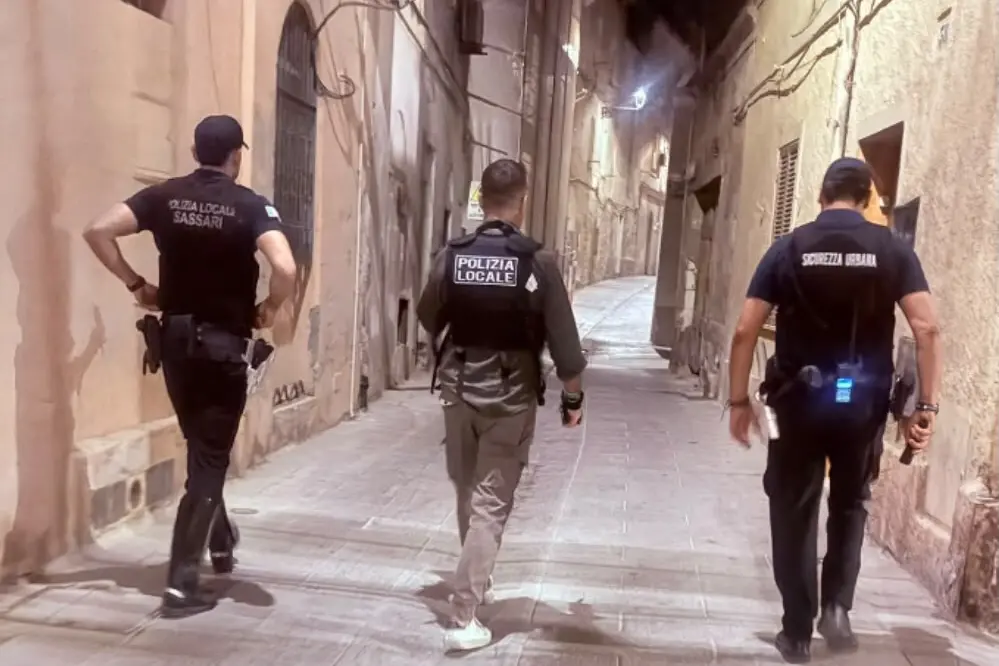 Presidio notturno della polizia locale a Sassari (foto concessa)