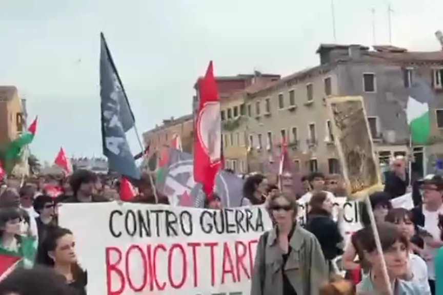 A Venezia la protesta contro la presenza di Israele alla Biennale