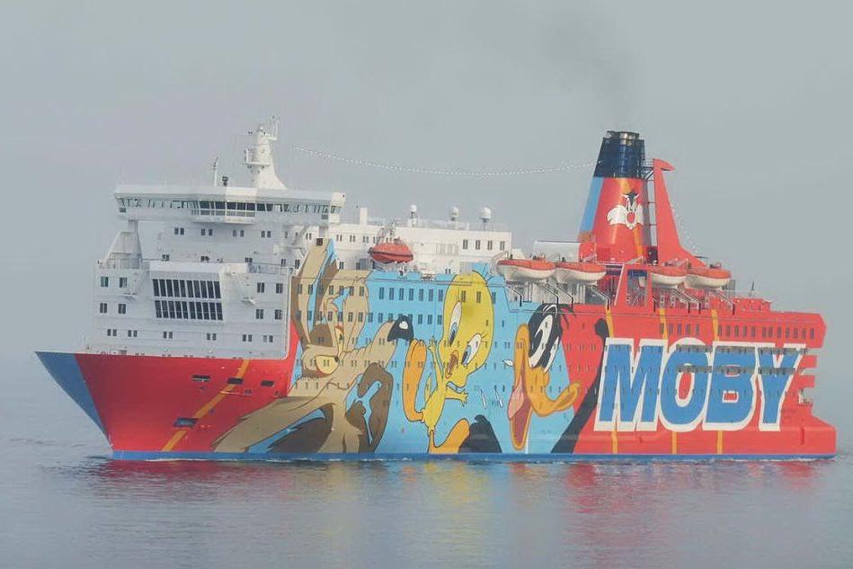 Una nave della flotta Moby (archivio L'Unione Sarda)