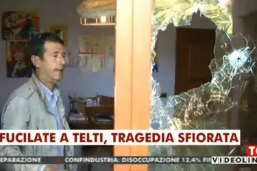 Il vetro della finestra sfondata e il padrone di casa