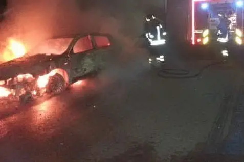 Intervento Vigili del Fuoco per incendio d'auto (immagine simbolo)