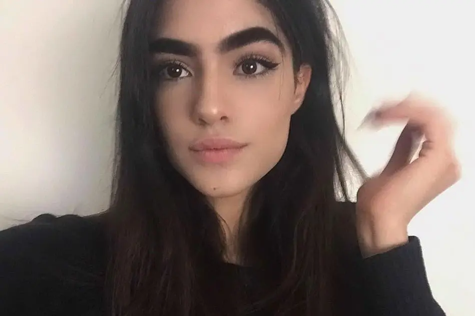 Natalia Castellar, la modella famosa per le sue sopracciglia