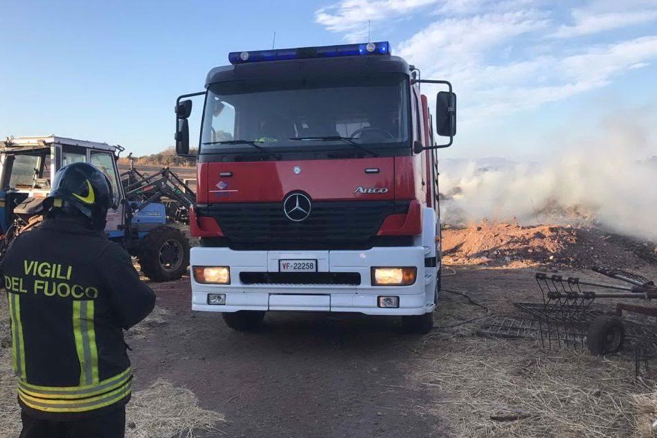 Grosso incendio a Santu Lussurgiu, intervengono gli elicotteri