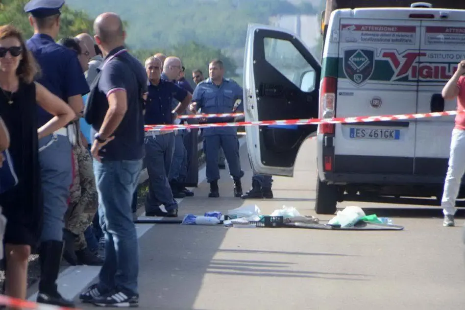 La rapina al furgone blindato nel 2015 vicino a Bonorva (L'Unione Sarda)