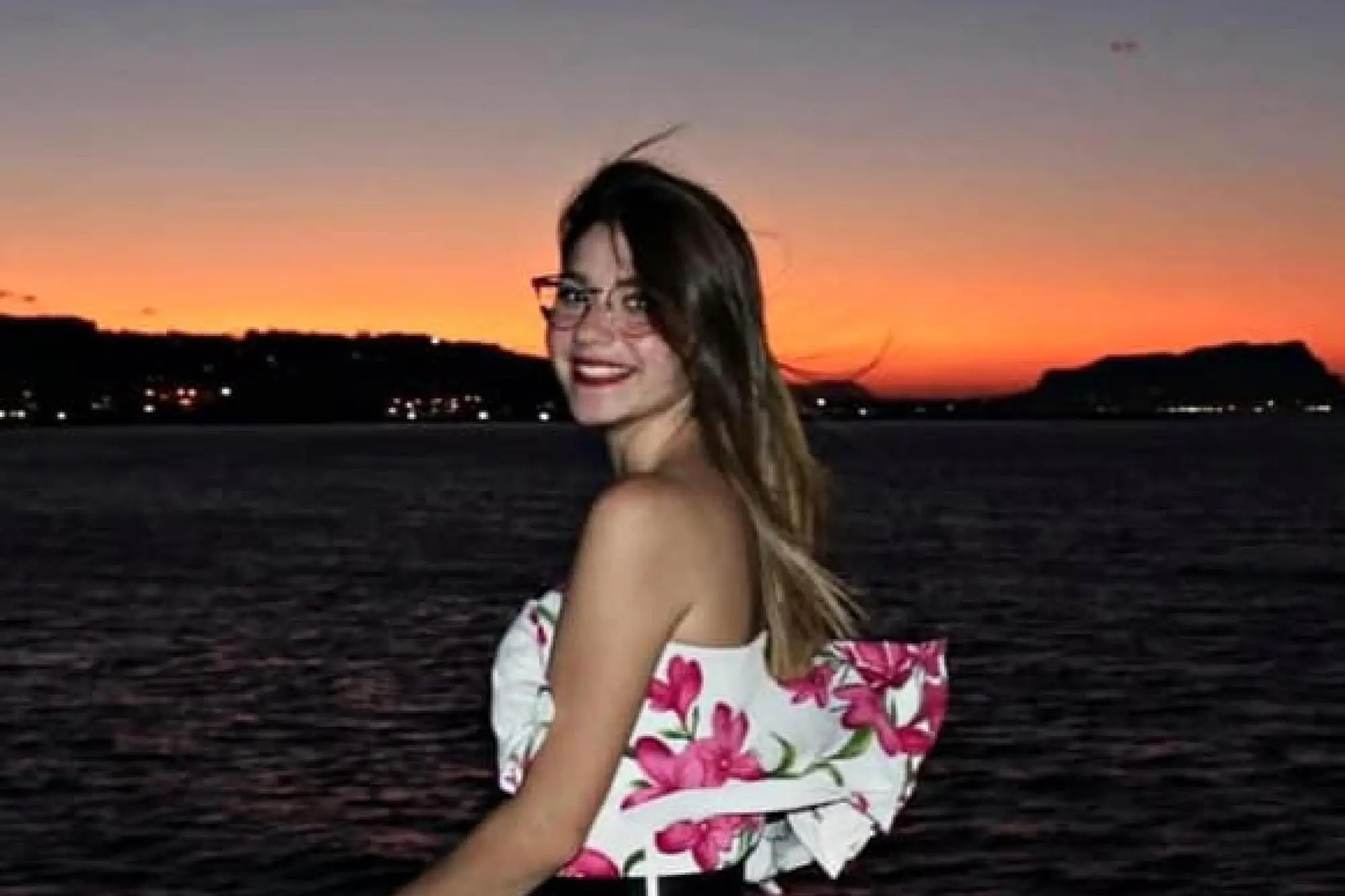 Una immagine di Sara Campanella tratta dal suo profilo Facebook. Continua la caccia all'assassino di Sara Campanella, l'universitaria uccisa con una coltellata a Messina. I carabinieri, con un imponente spiegamento di forze, stanno cercando un giovane che avrebbe avuto una relazione con la vittima. FACEBOOK SARA CAMPANELLA +++ ATTENZIONE LA FOTO NON PUO' ESSERE PUBBLICATA O RIPRODOTTA SENZA L'AUTORIZZAZIONE DELLA FONTE DI ORIGINE CUI SI RINVIA+++ NPK +++