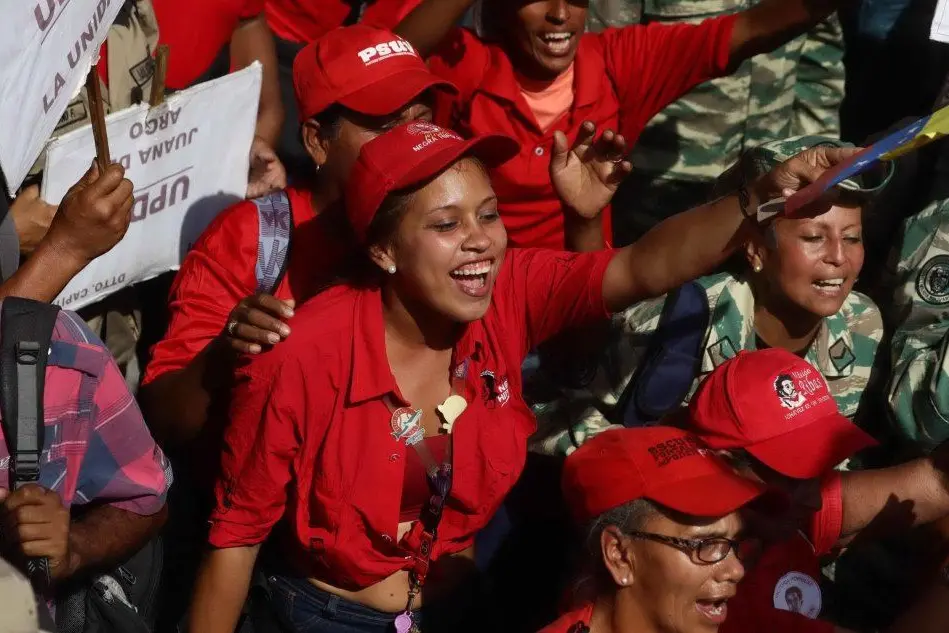 Supporter di Maduro in Venezuela (Ansa)