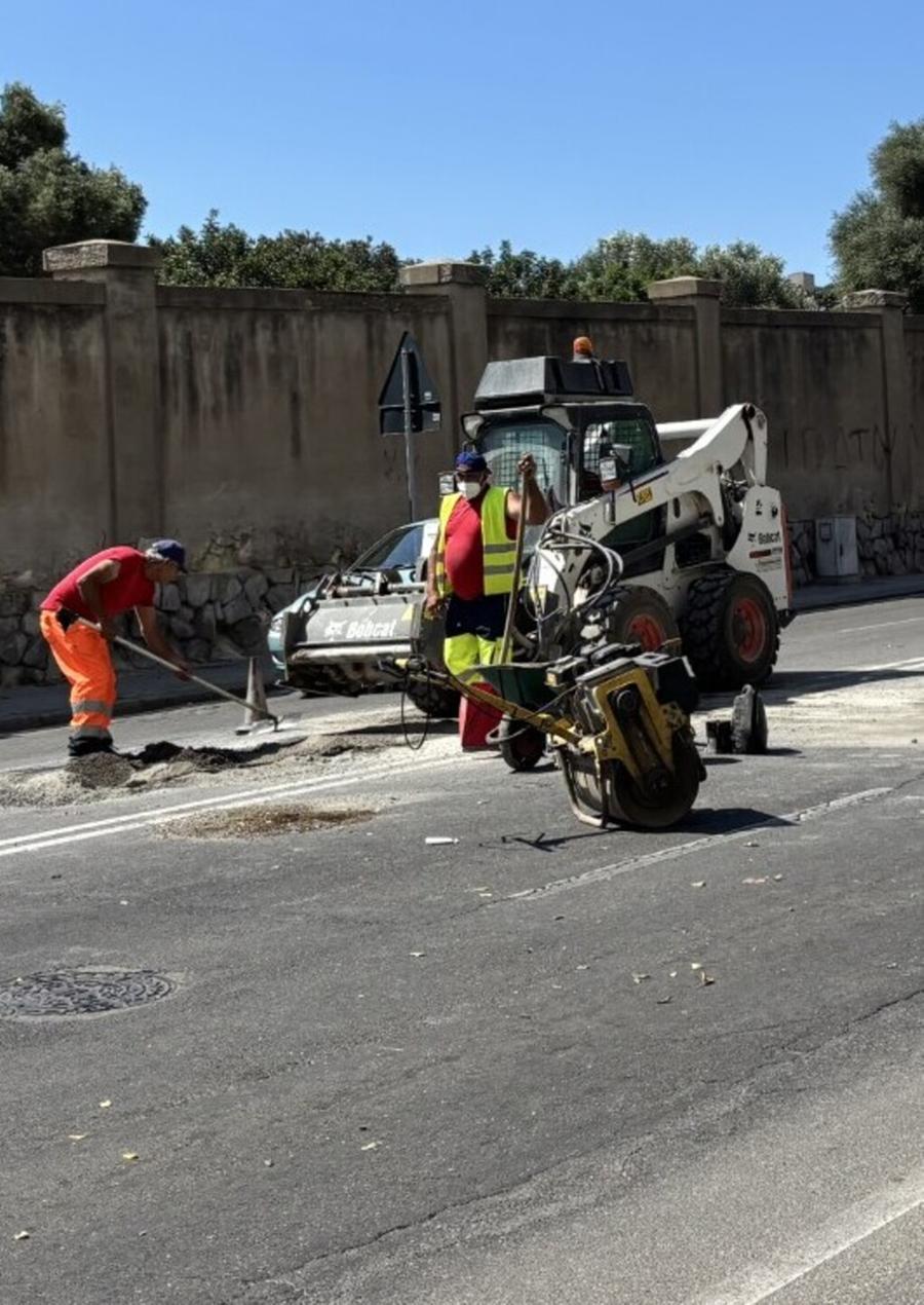 Interventi in via Cadello, l’entrata a Cagliari è un incubo