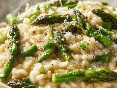 Il risotto con gli asparagi, primo di terra tipico della primavera