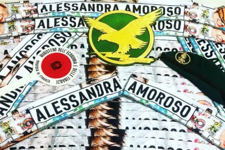 Sciarpe contraffatte fuori dal concerto di Alessandra Amoroso, scatta il sequestro