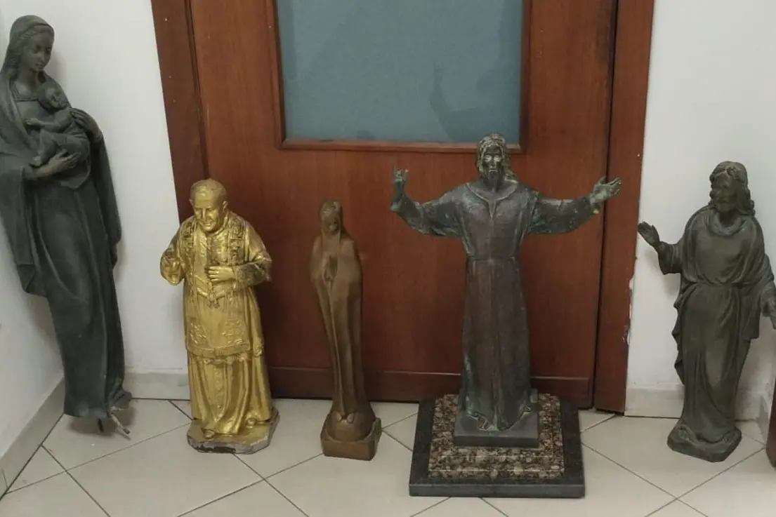 Le statuine (foto Zizi)