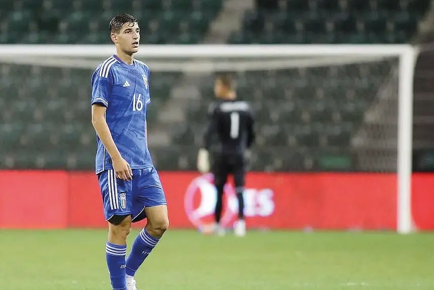 Matteo Prati, centrocampista del Cagliari, con la maglia dell'Italia Under-21 (foto Ansa)