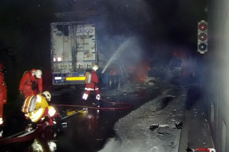 #AccaddeOggi: 24 ottobre 2001, inferno di fuoco nel tunnel del San Gottardo