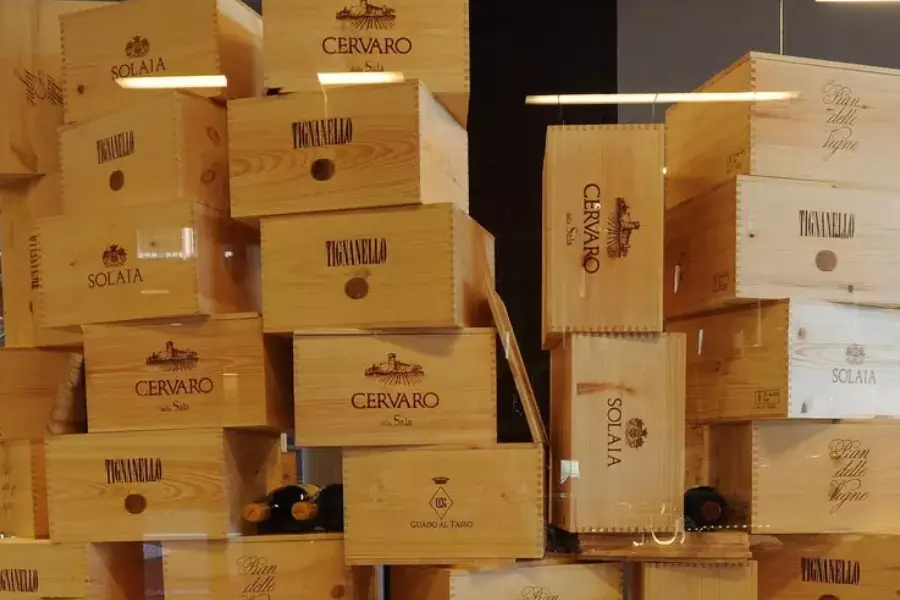 Casse di vino (foto Ansa)