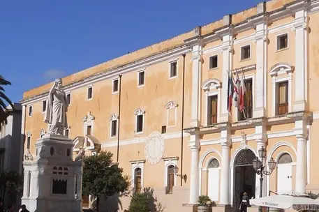 Il municipio di Oristano (Archivio L'Unione Sarda)