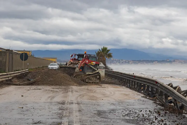 I danni del ciclone (foto Ansa)