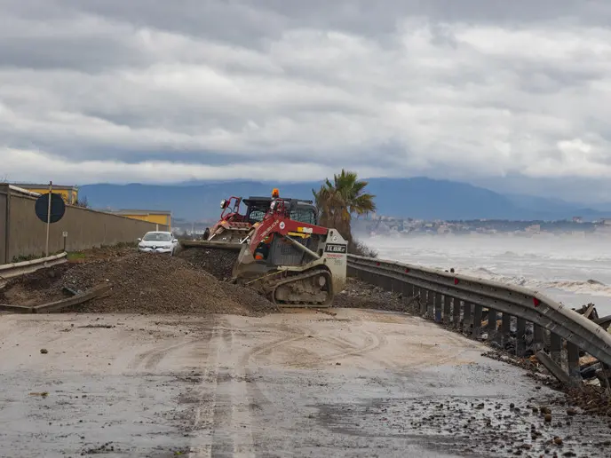 Ciclone Harry, nuovo incontro fra la Protezione civile e i comuni colpiti: «Oltre 200 milioni di danni stimati» I danni del ciclone (foto Ansa)