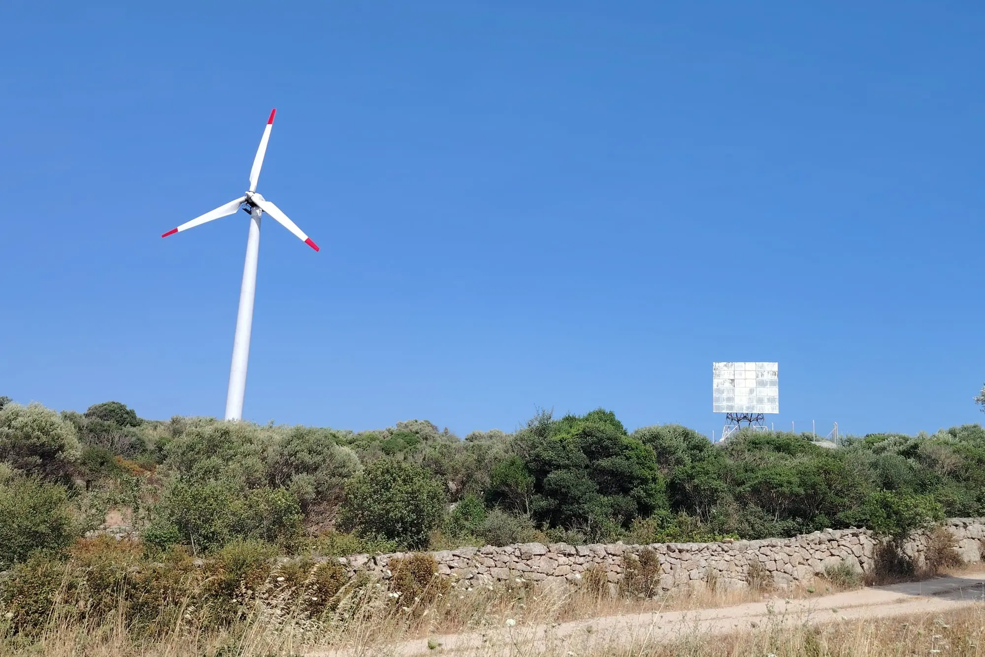 La pala eolica installata a Bassacutena