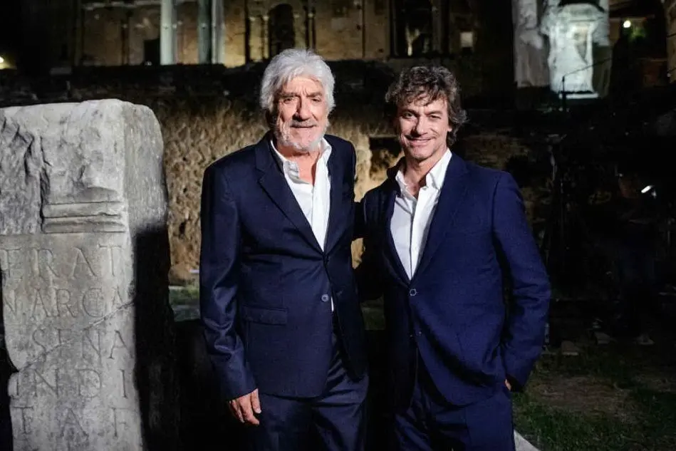 Alberto Angela con Gigi Proietti durante la trasmissione (foto @BarbaraLedda da Facebook @AlbertoAngela)