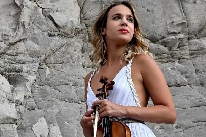 La violinista cagliaritana Anna Tifu (foto concessa)