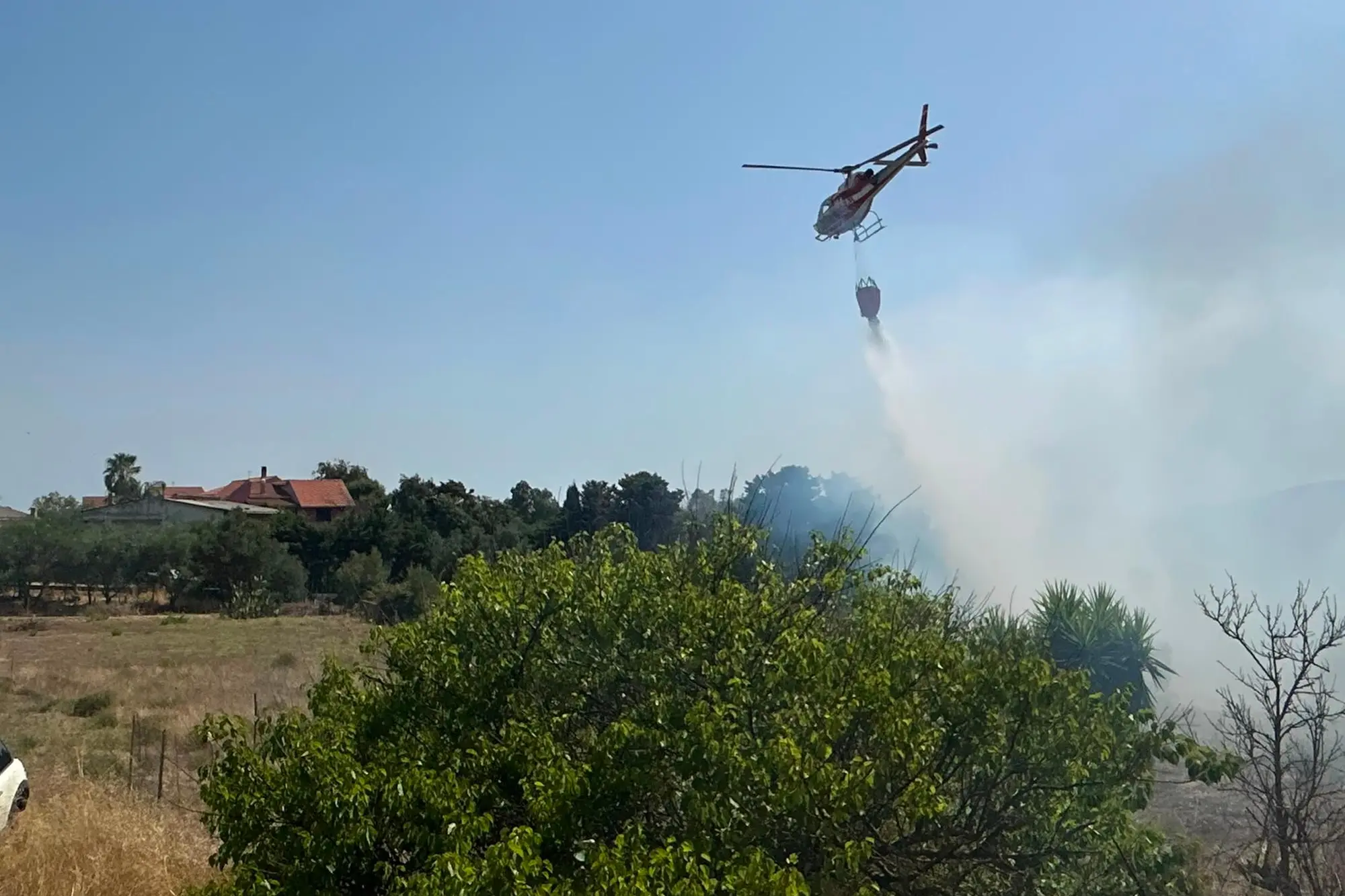 Un elicottero in azione (Foto: Fabio Murru)