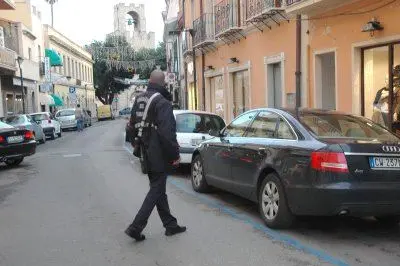 Strisce blu nel centro di Oristano