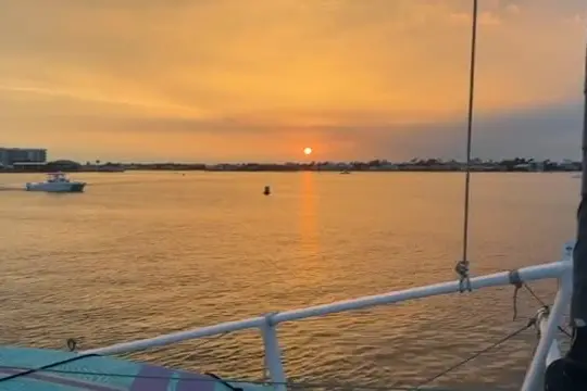Orange Beach, Alabama: tramonti arancioni e resilienza costiera