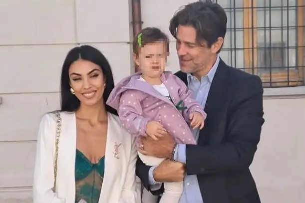 Fabio Fulco con la compagna e la figlia (foto Instagram)