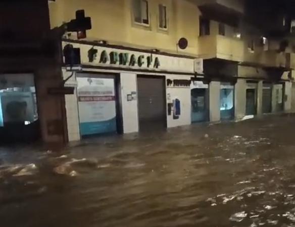 Nubifragio a Cagliari: Pirri allagata, le strade diventano fiumi