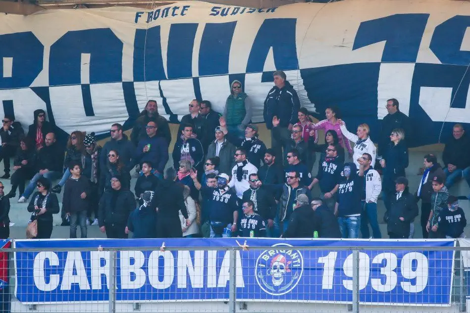Tifosi del Carbonia (foto Fabio Murru)
