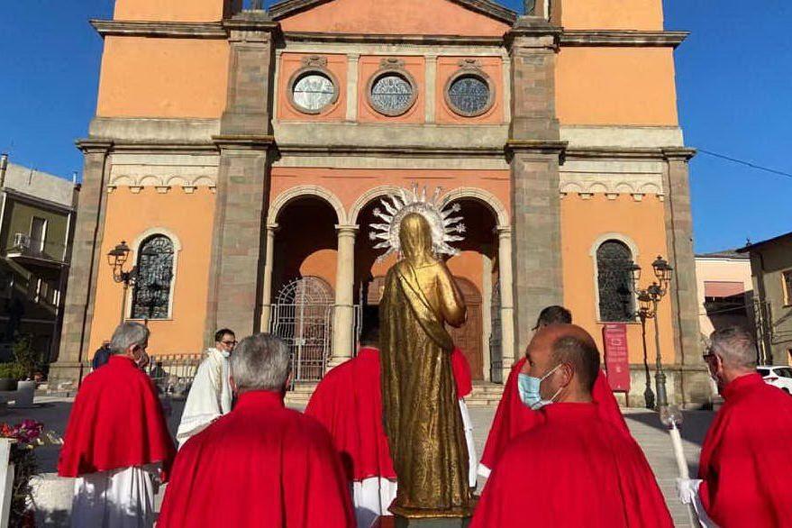 La confraternita di Santa Croce accoglie Nostra Signora di Castro (foto L'Unione Sarda - Tellini)