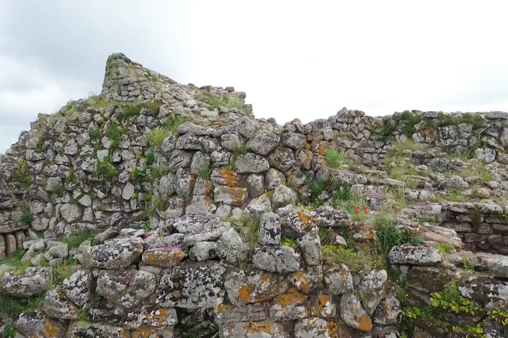 Orroli, il nuraghe Arrubiu del futuro: «Vita da nuragici nei nuovi percorsi di visita»