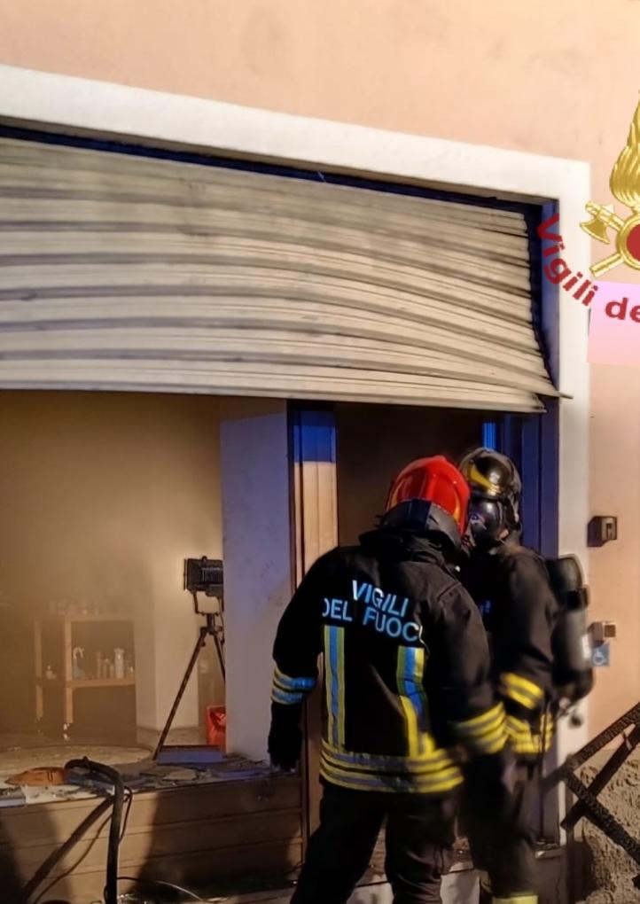 Paura nella notte, laboratorio artistico distrutto dal fuoco