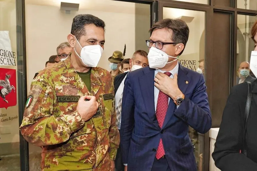 Il generale Figliuolo e il sindaco di Firenze Dario Nardella (foto Twitter)