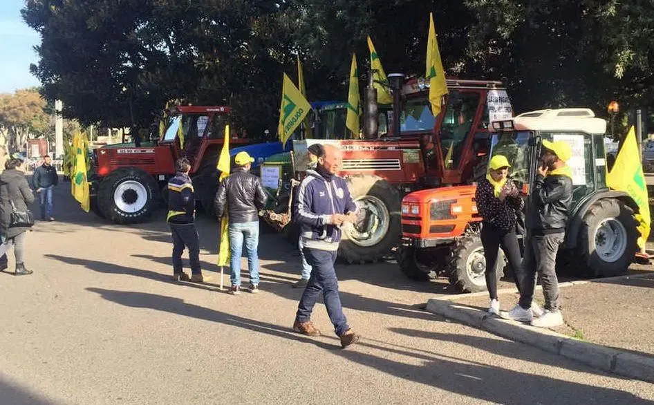 Il ritrovo dei manifestanti in piazzale Trento (foto Giuseppe Ungari)