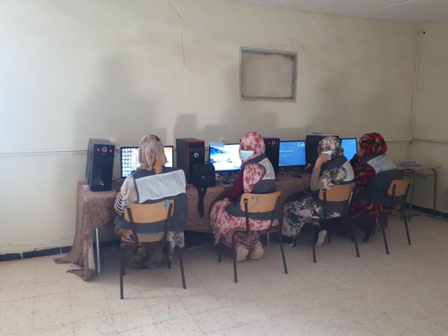 Lezione di informatica nei campi Sahrawi (foto concessa)