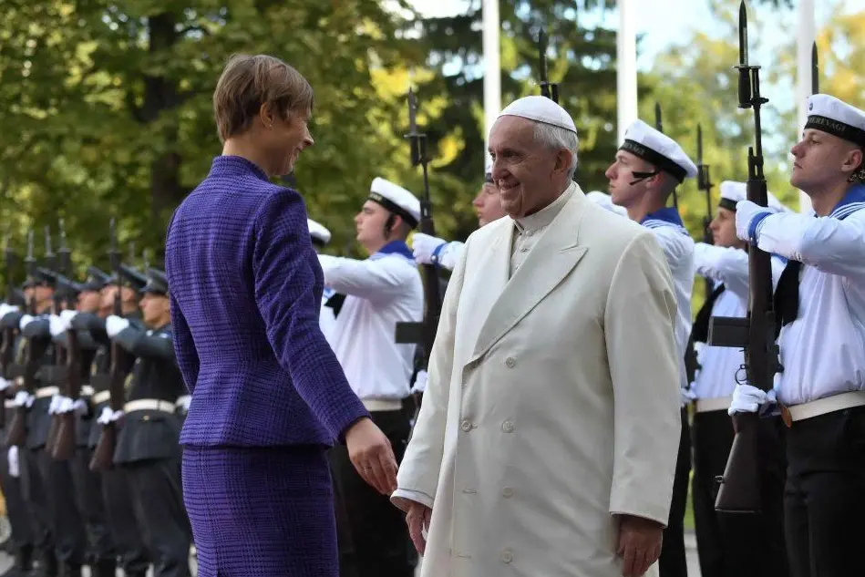 Papa Francesco e il presidente estone Kersti Kaljulaid (foto Ansa)