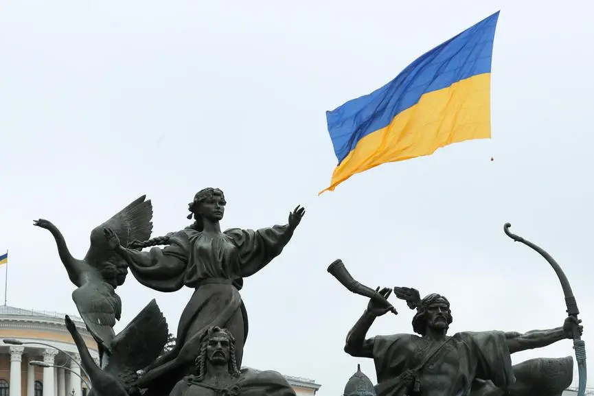 Bandiere ucraine a Kiev (Ansa-Epa)
