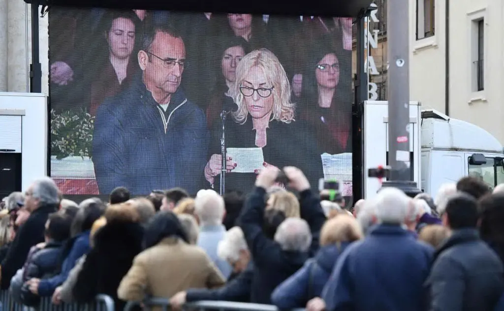 Un momento delle esequie (tutte le foto sono Ansa)