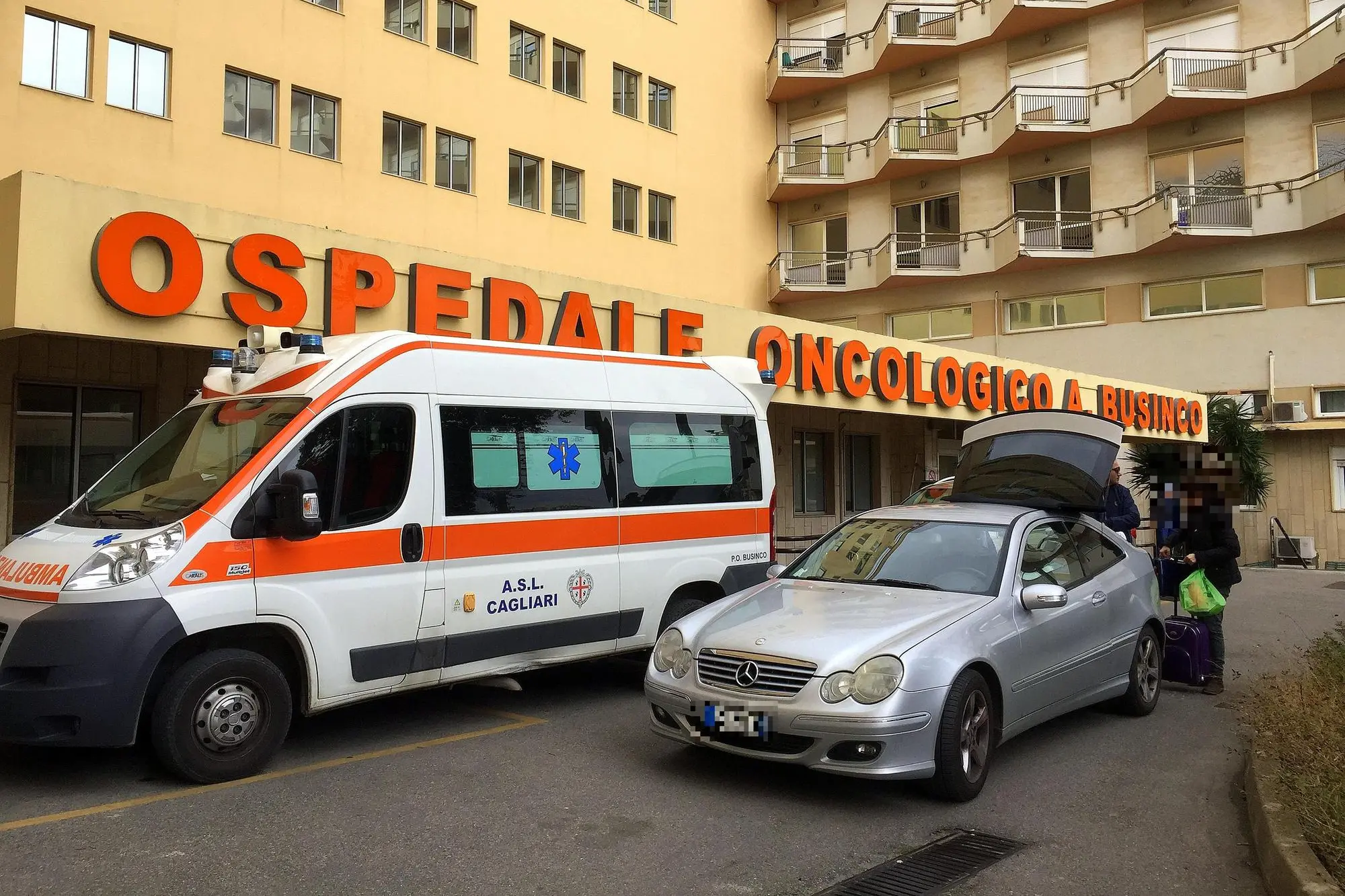 L'ingresso dell'ospedale oncologico Businco di Cagliari