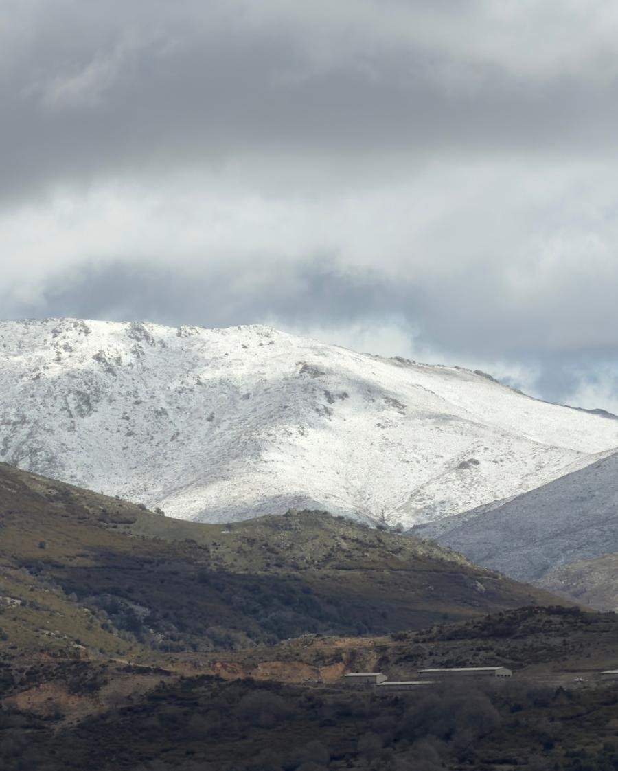Sul Gennargentu torna la neve, Tiana ostaggio dei blackout