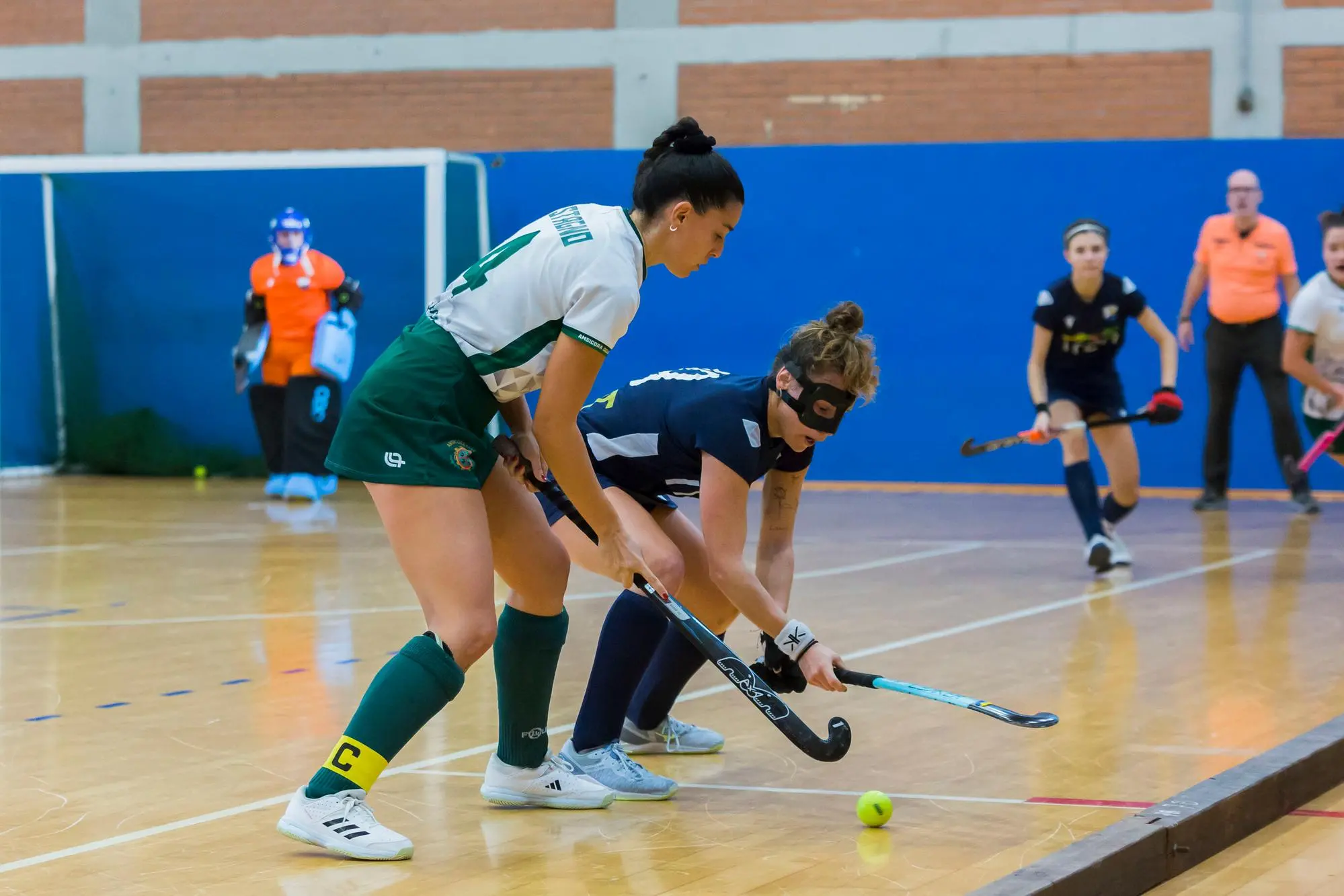Una fase di Amsicora-Cus Torino di domenica scorsa, in primo piano in maglia bianca Giulia Stagno (Amsicora) (Foto Carla D'Alberto)