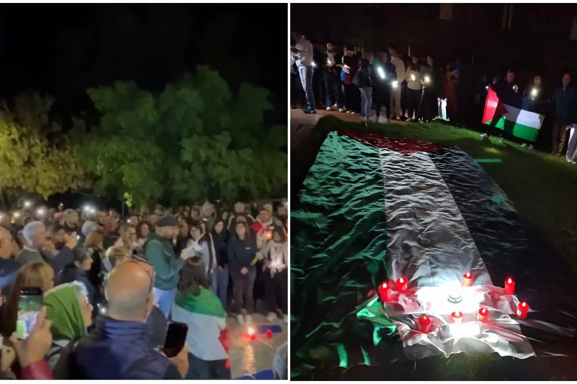 Il flash mob fuori dal San Martino (foto Pinna)