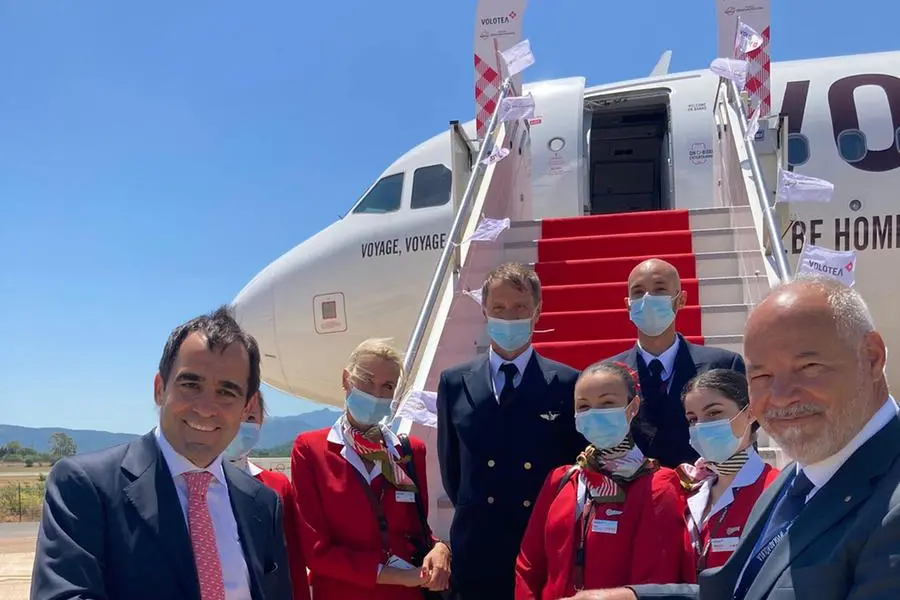 L'inaugurazione della nuova sede (foto ufficio stampa Volotea)