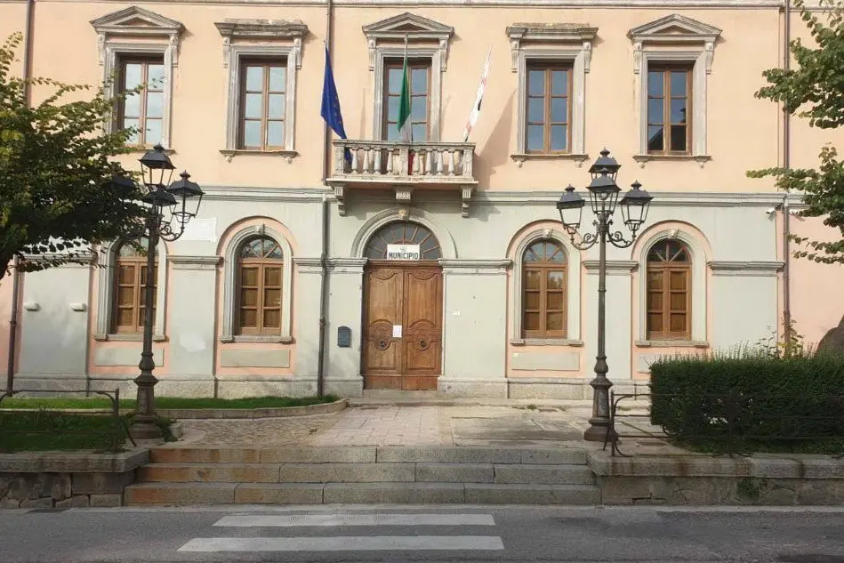 Il municipio di Bono (foto Tellini)