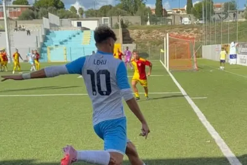 Loru alla battuta sul corner (foto Latte Dolce)