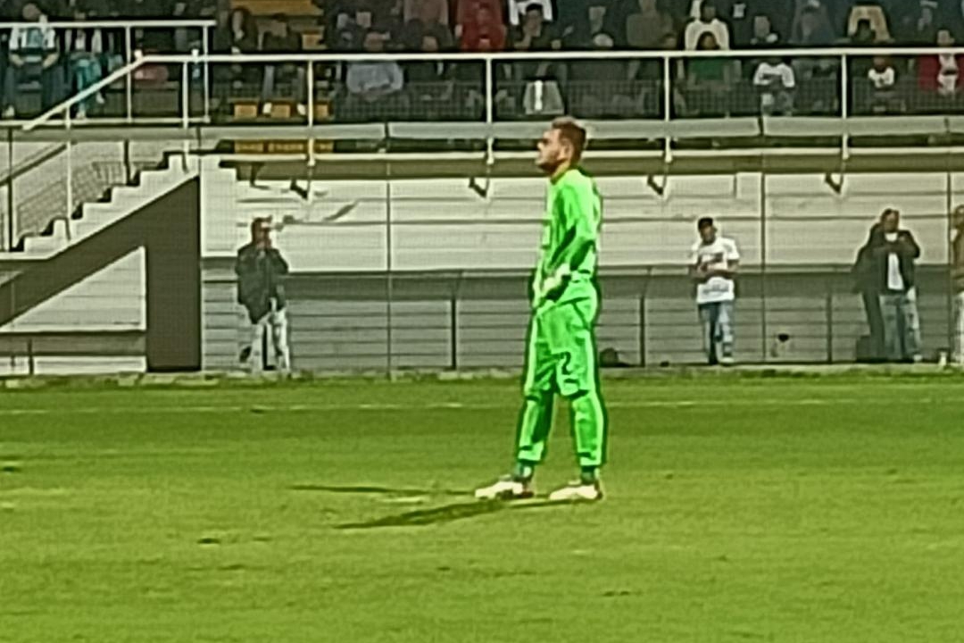 Maarten van der Want nel derby con la Torres (L'Unione Sarda -Giagnoni)