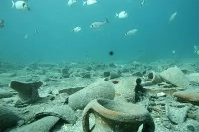 Anfore in fondo al mare