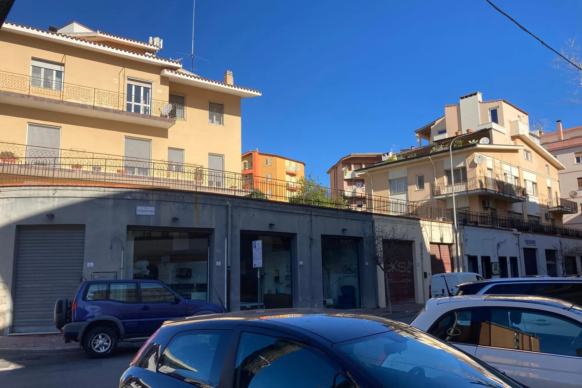 Nuoro, è caccia allo scippatore di borsette dalle auto in sosta (foto F. Ledda)