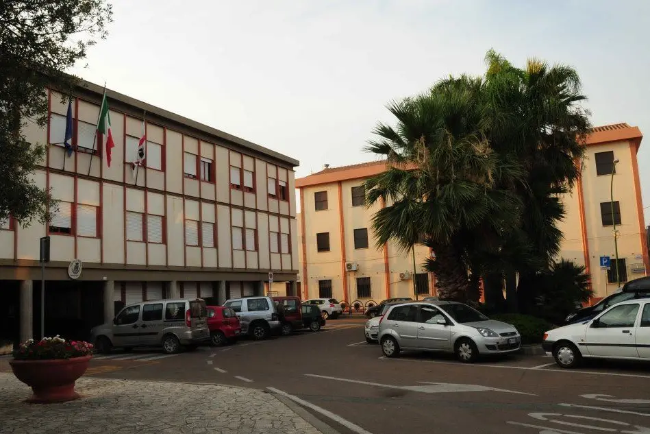 Municipio e carabinieri
