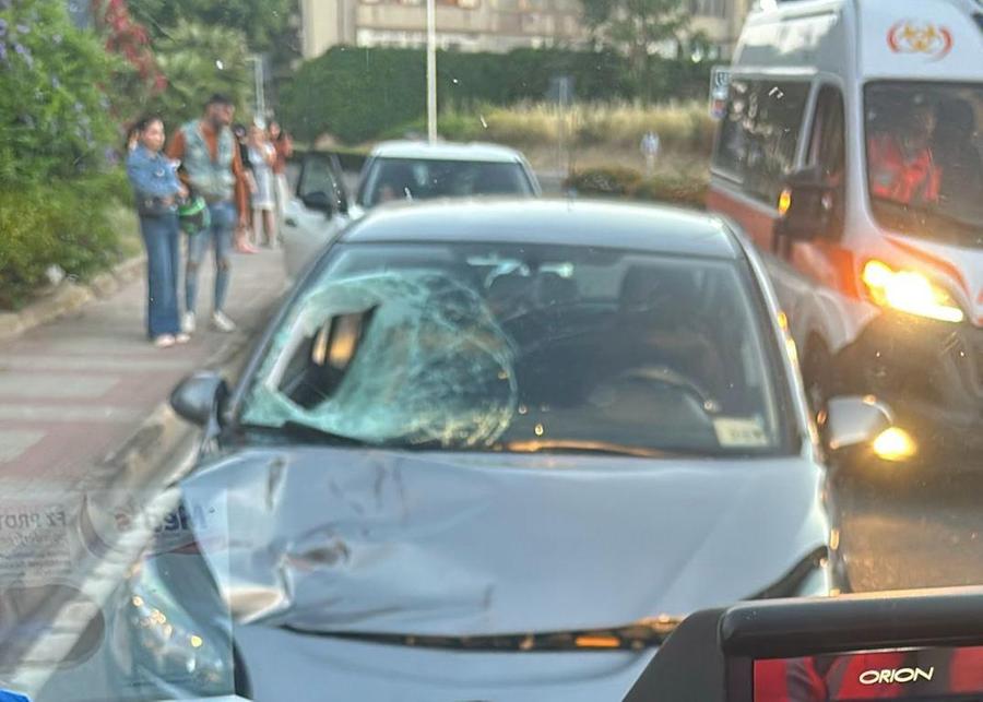 Cagliari, travolto mentre attraversa sulle strisce: grave 36enne
